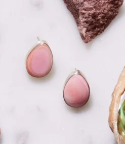 Pink Conch Necklace And Earrings Set 23 Pink Conch Necklace And Earrings Set -Ghost London 5ED4943C B74B 4FE4 A107 6434F33E4B06