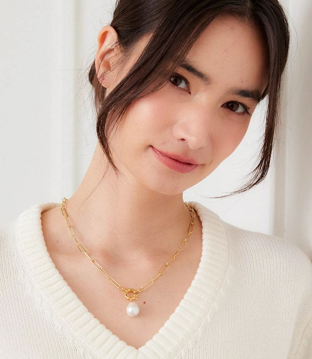 Pearl Toggle Necklace 6 Pearl Toggle Necklace - Image 4